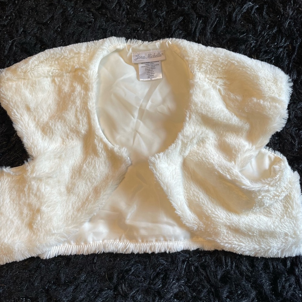 Girls faux fur white shrug sz 10